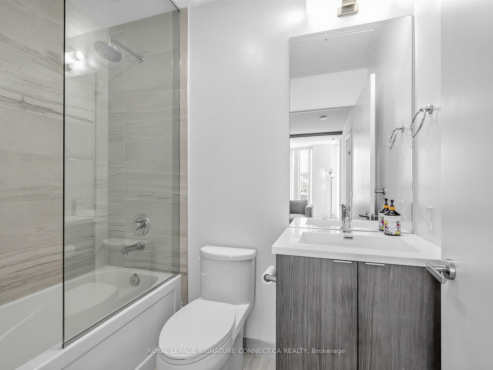 138 Downes Street, Unit 805 - Photo 17