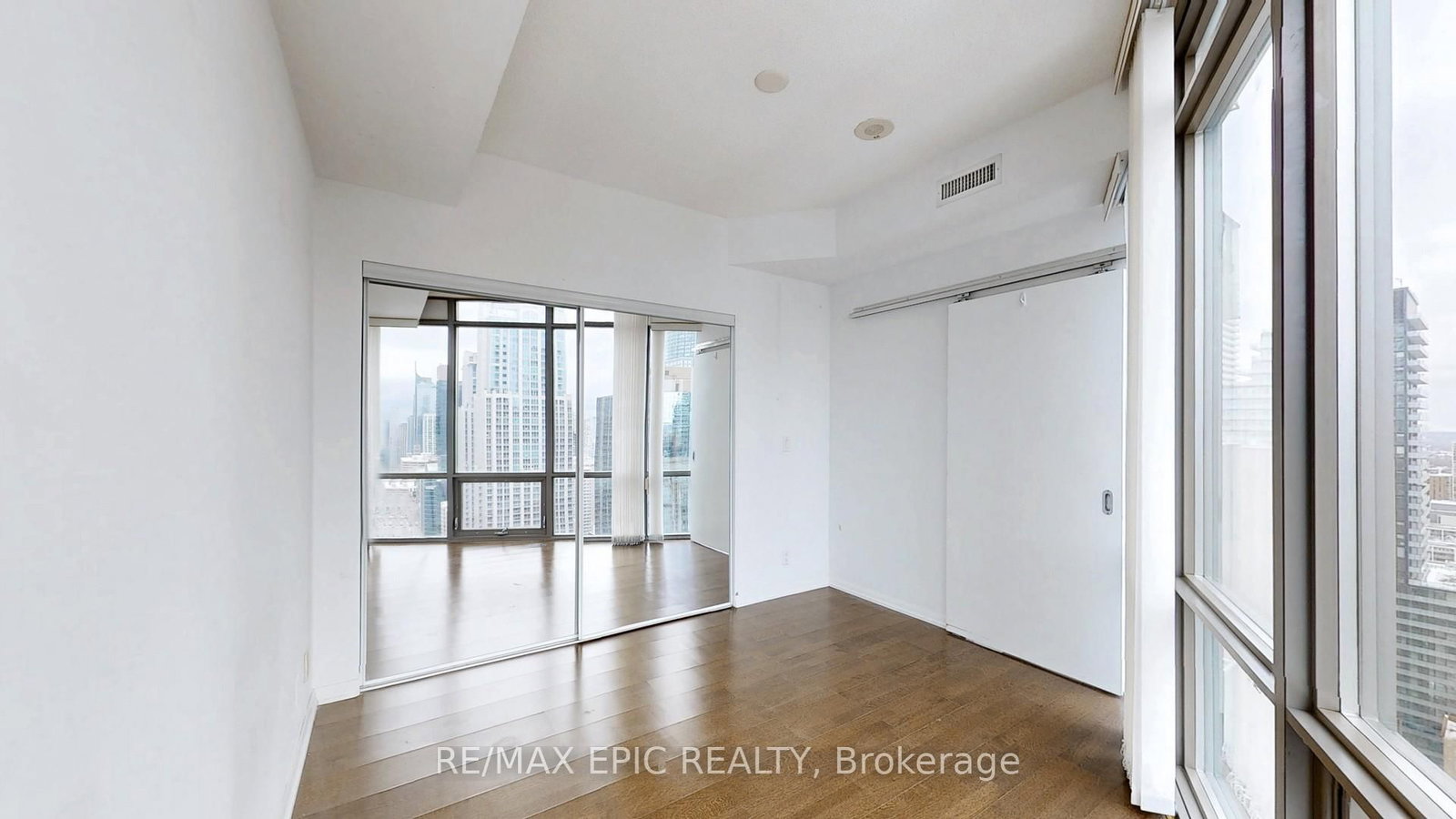 832 Bay Street, Unit 3208 - Photo 27