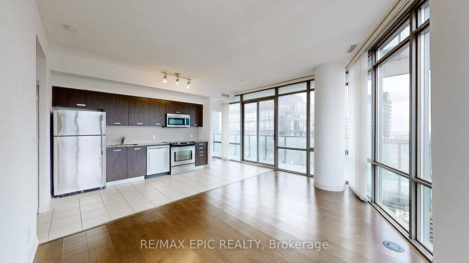 832 Bay Street, Unit 3208 - Photo 5