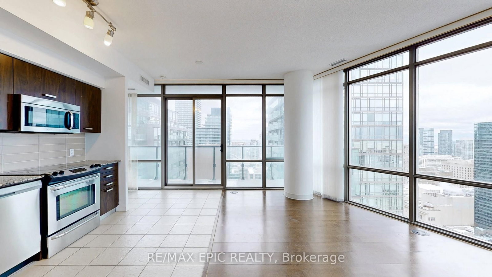 832 Bay Street, Unit 3208 - Photo 9