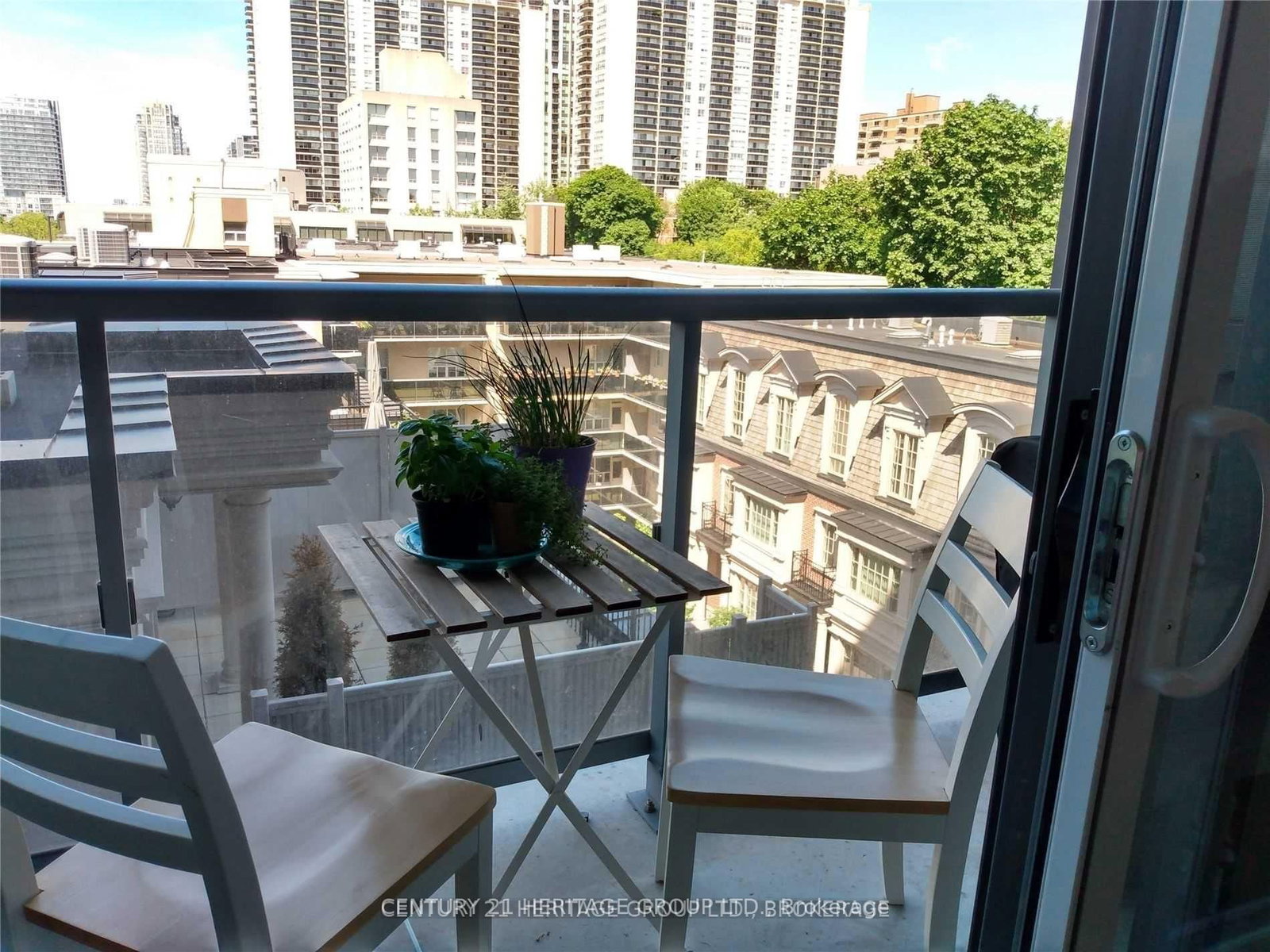6 Parkwood Avenue, Unit 512 - Photo 8
