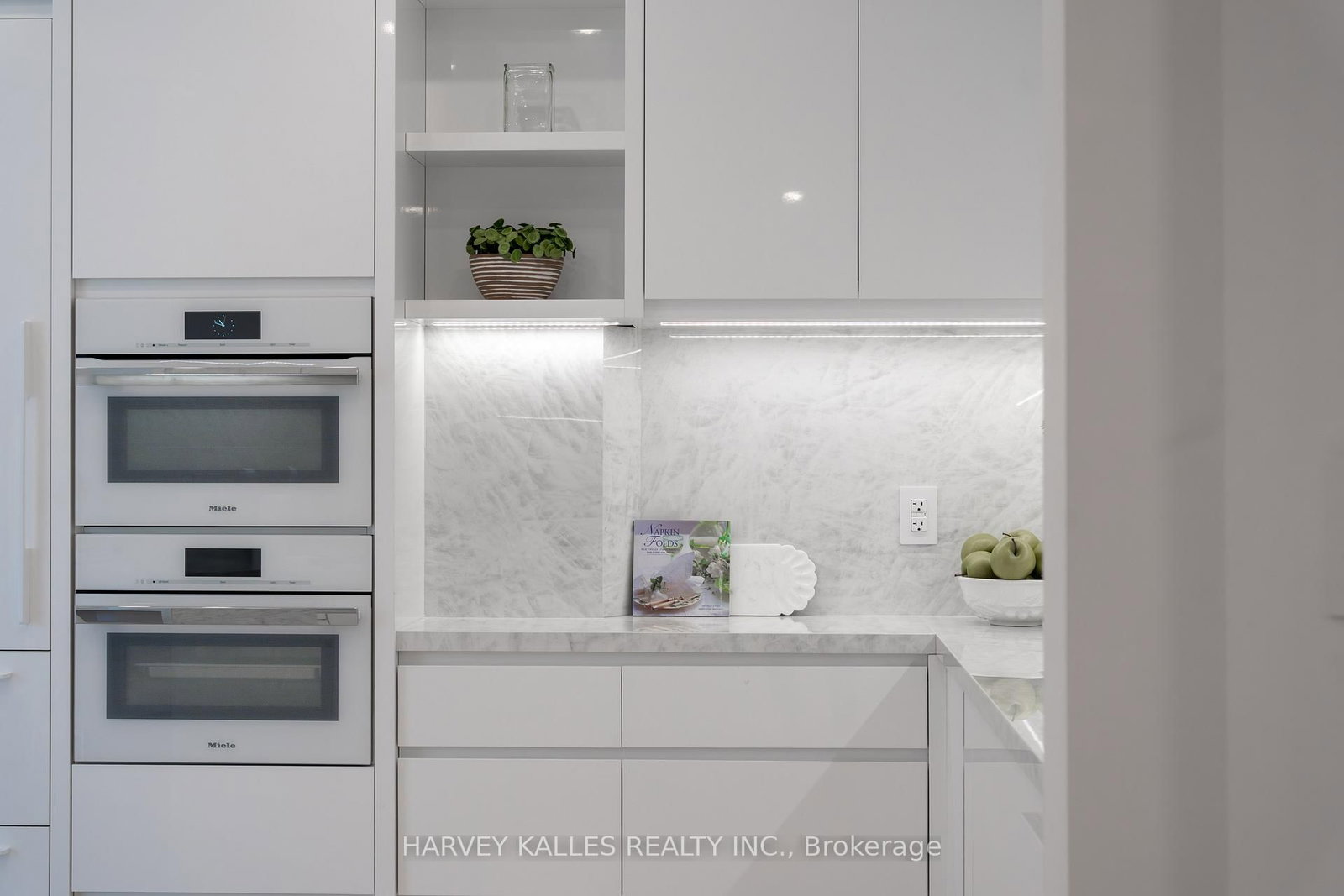10 Bellair Street • #603 • Toronto, ON photo 16