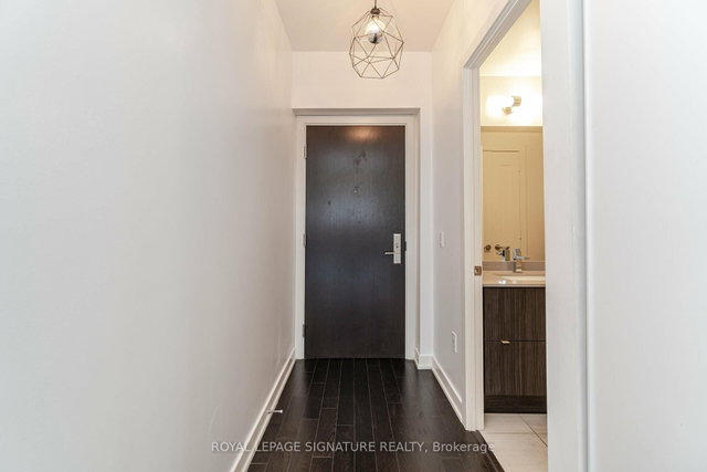 811 - 330 Richmond Street W