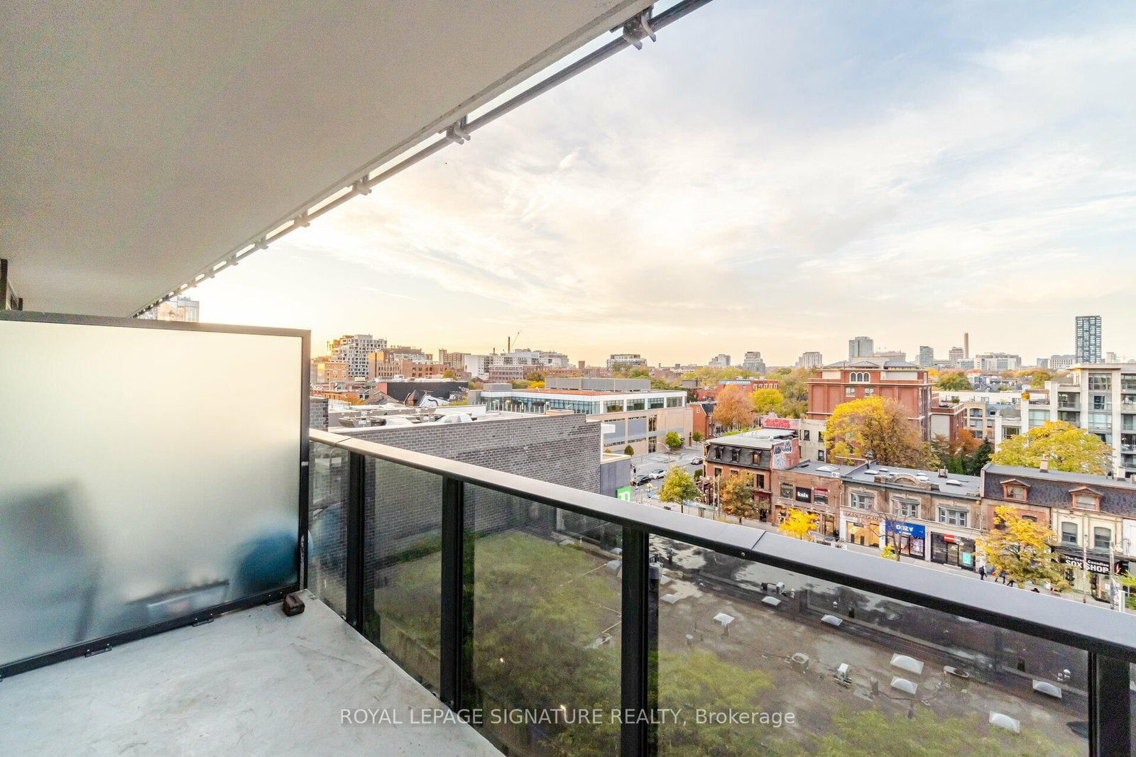 330 Richmond Street W, Unit 811 - Photo 21