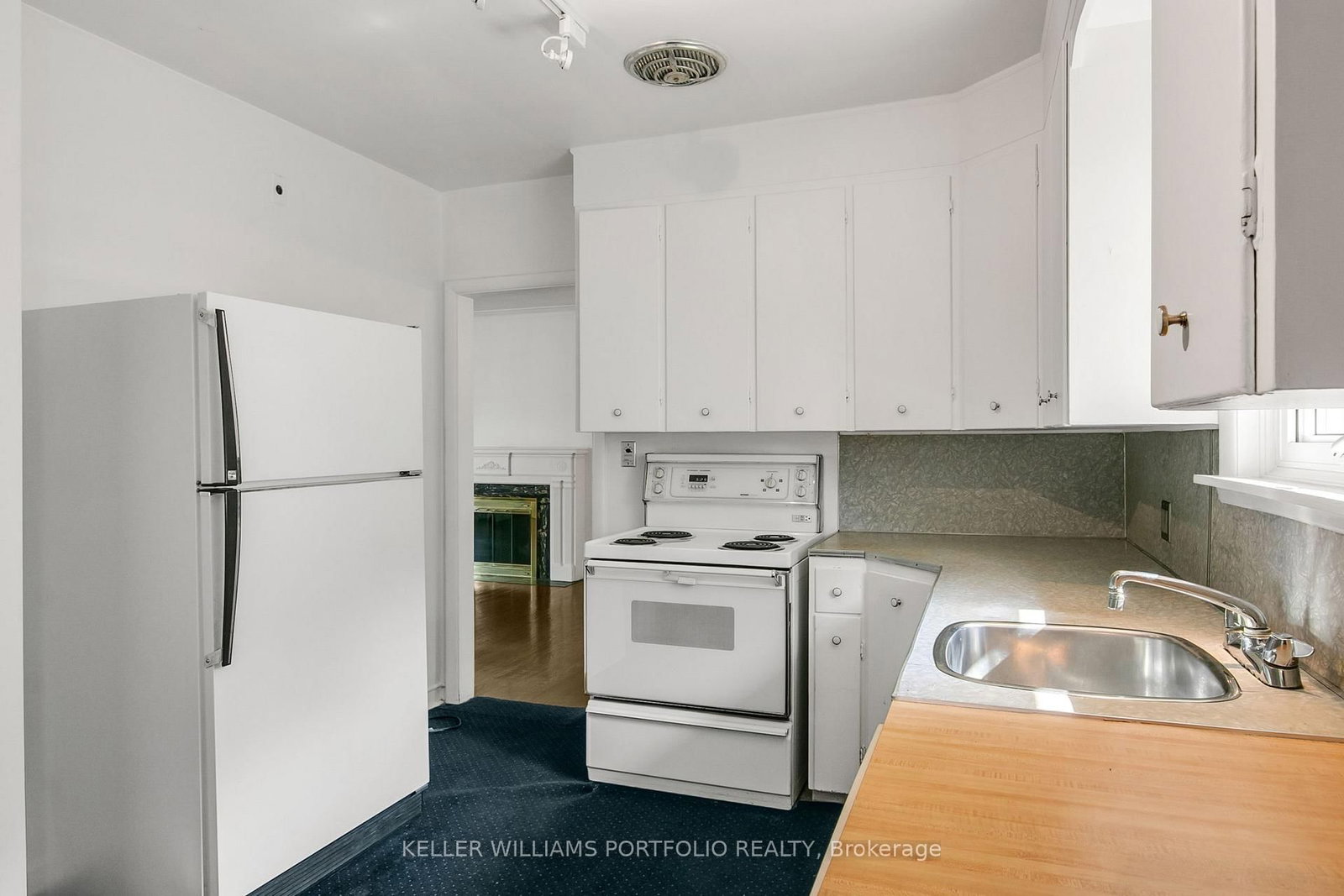 29 Winlock Park • Toronto, ON photo 12