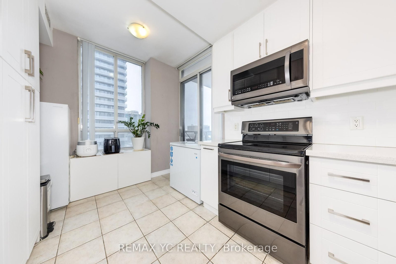 28 Byng Avenue, Unit 802 - Photo 10