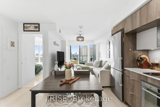 2019 - 585 Bloor St E