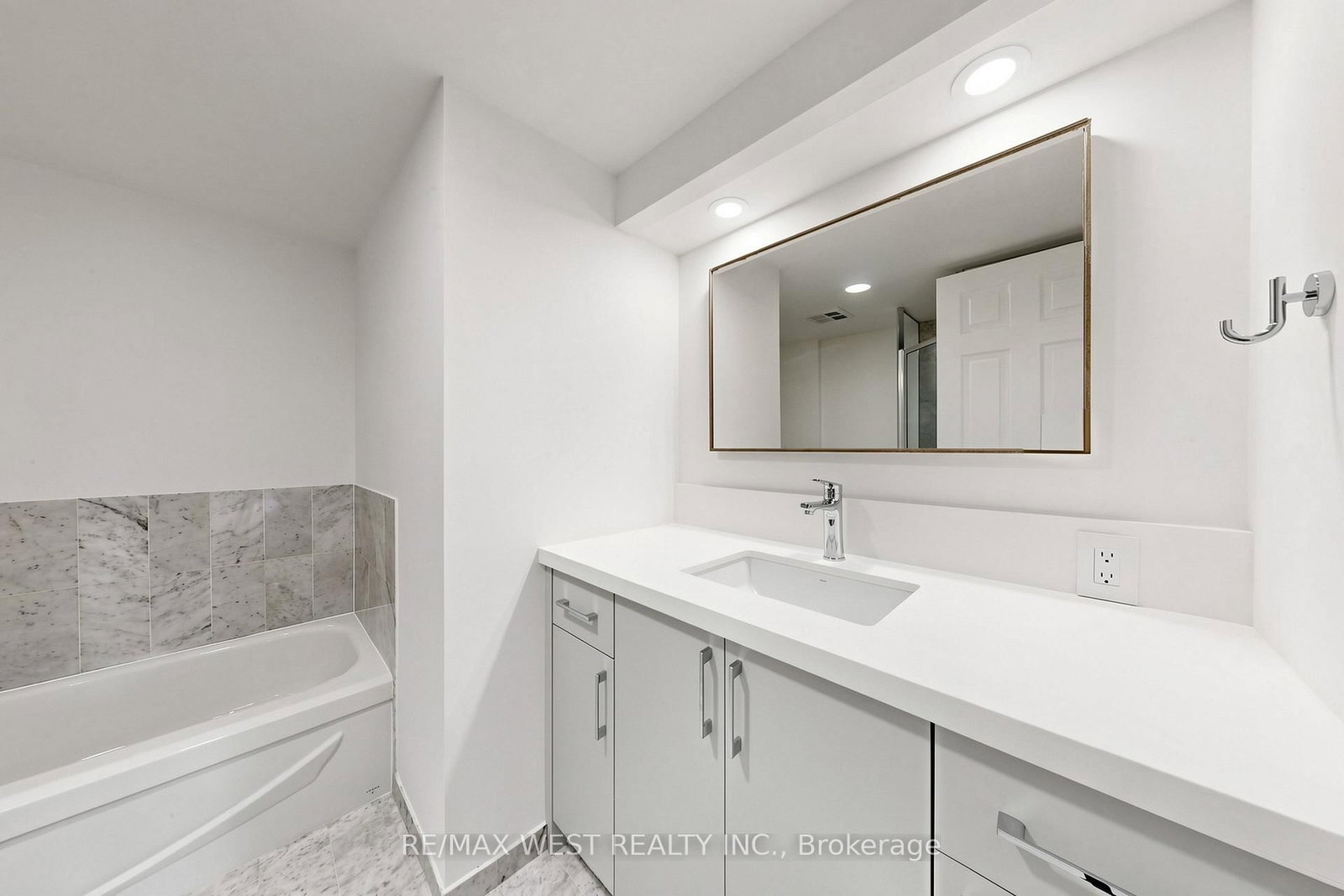 5 Concorde Place • #1302 • Toronto, ON photo 28