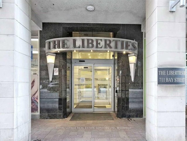 320 - 711 Bay Street
