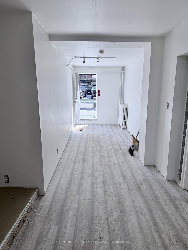 531-533 Yonge St photo 2