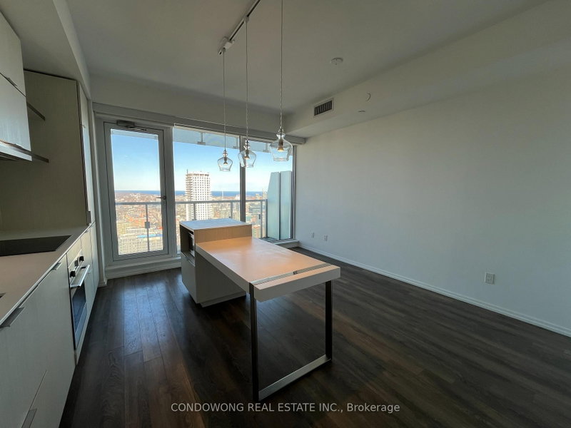 home for lease on 4304-197 Yonge Street