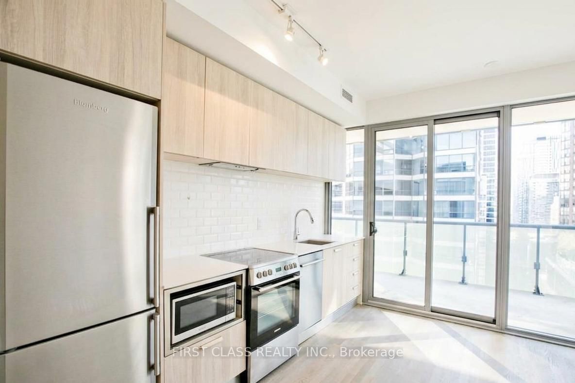 1008-57 St Joseph Street, Toronto, ON, photo 4