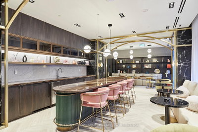 771 YONGE Street • #2501 • Toronto, ON