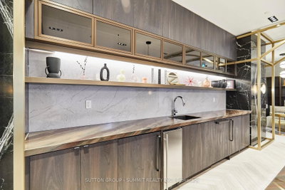 771 YONGE Street • #2501 • Toronto, ON