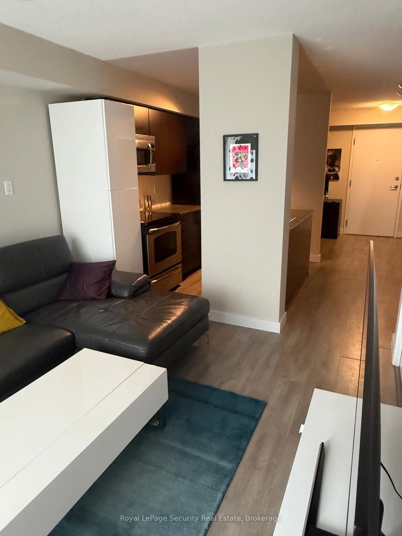 801 Sheppard Ave photo 4