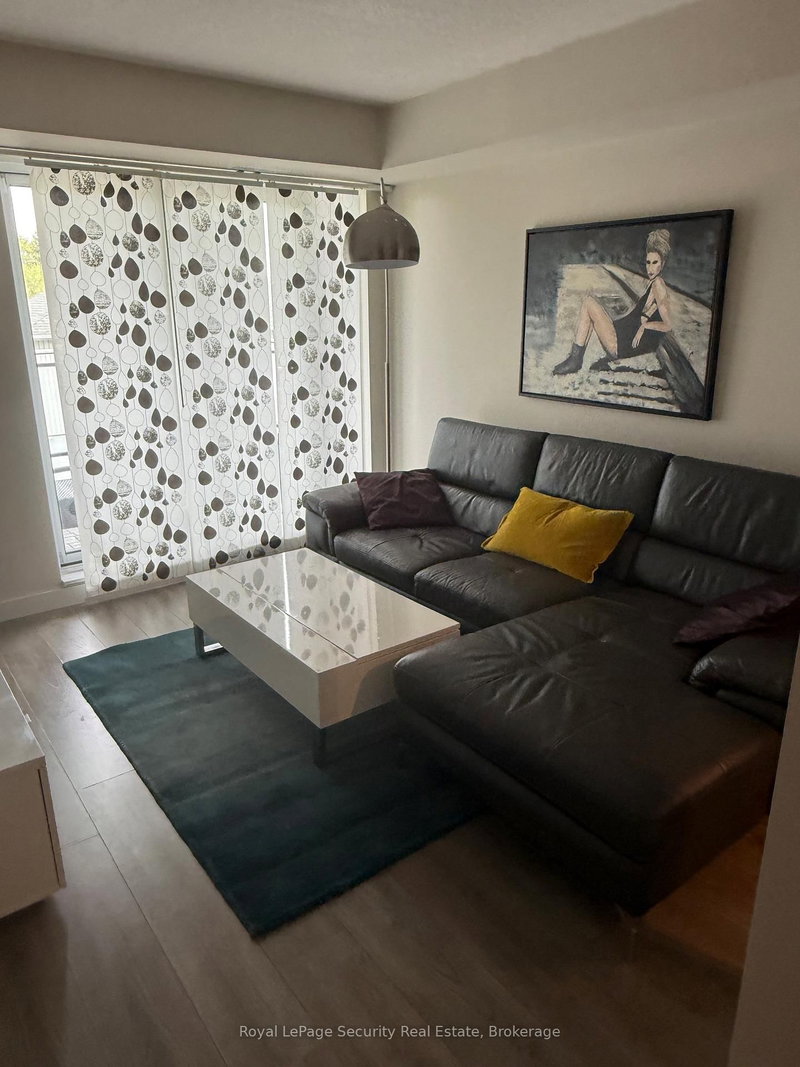 801 Sheppard Ave photo 5