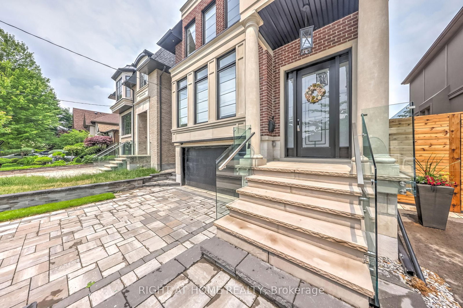 102 Parklea Drive - Photo 2