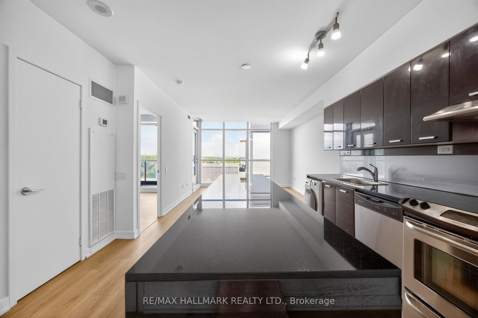 19 Singer Court, Unit PH16 - Photo 6