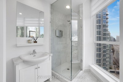 208 W Queens Quay • #2111 • Toronto, ON
