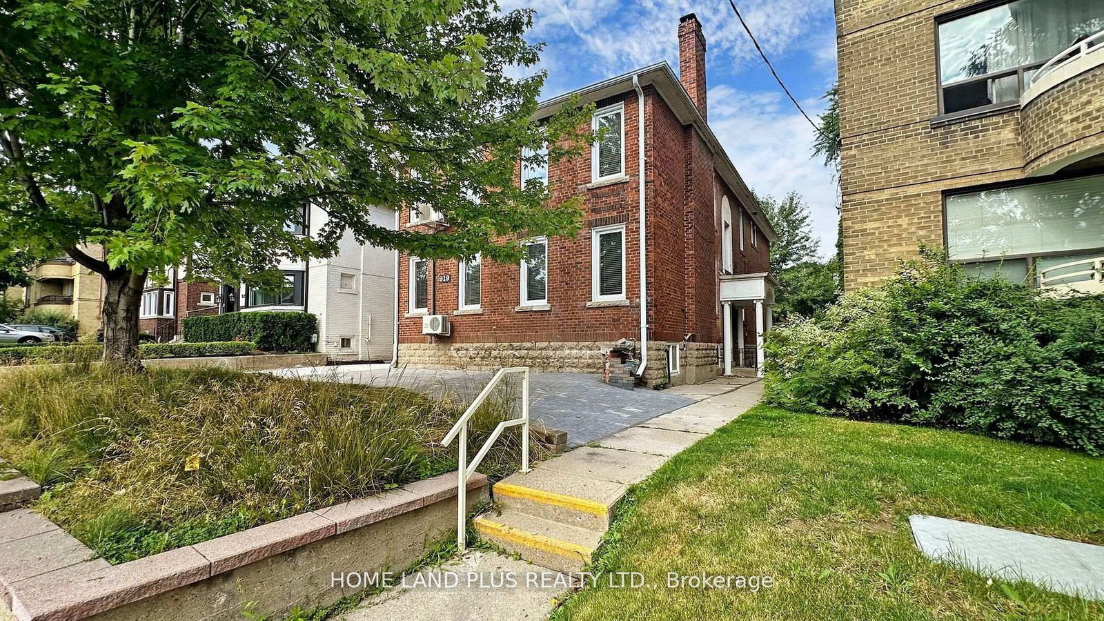 BSMT B-919 Avenue Road, Toronto, ON, photo 3