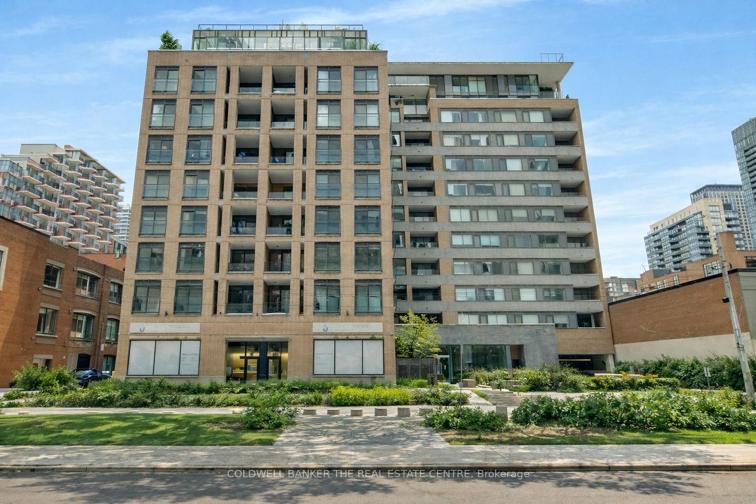 400 Wellington Street W