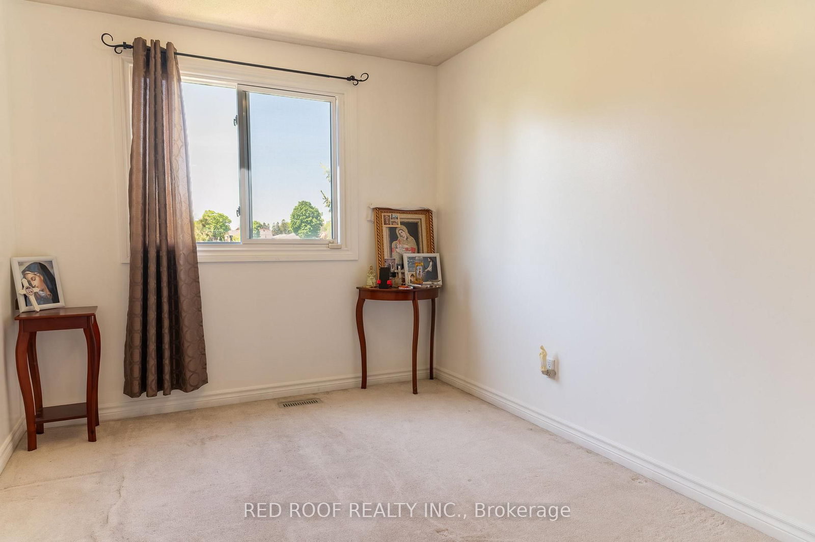 64 Farm Green Way • Toronto, ON photo 10