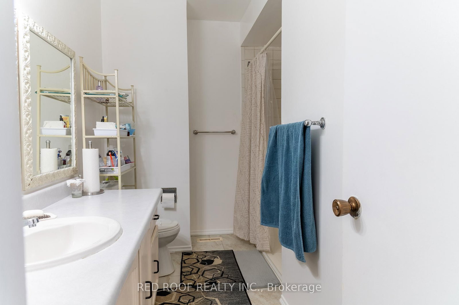 64 Farm Green Way • Toronto, ON photo 11