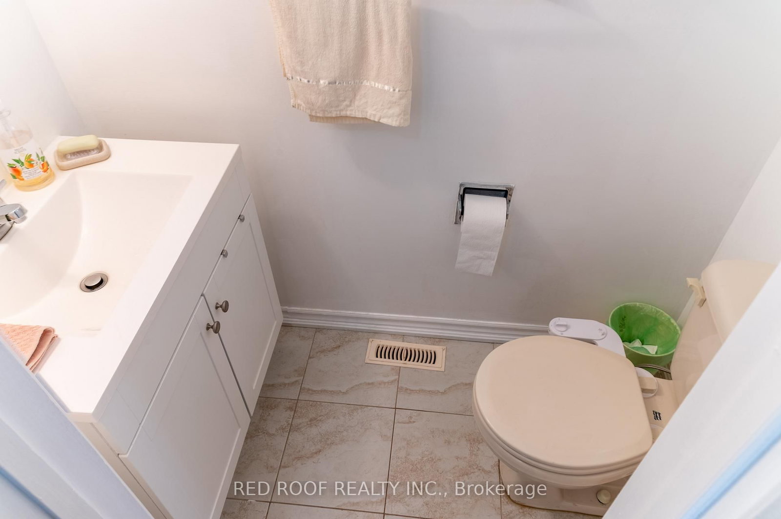 64 Farm Green Way • Toronto, ON photo 12