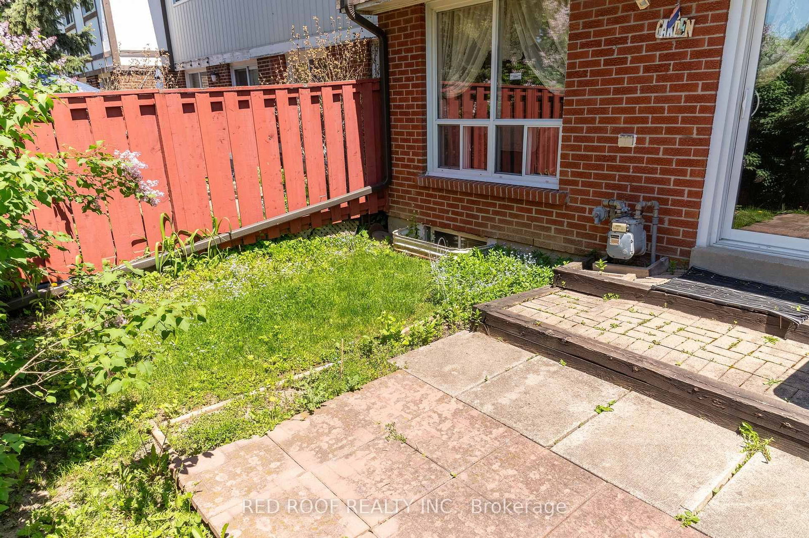 64 Farm Green Way • Toronto, ON photo 13