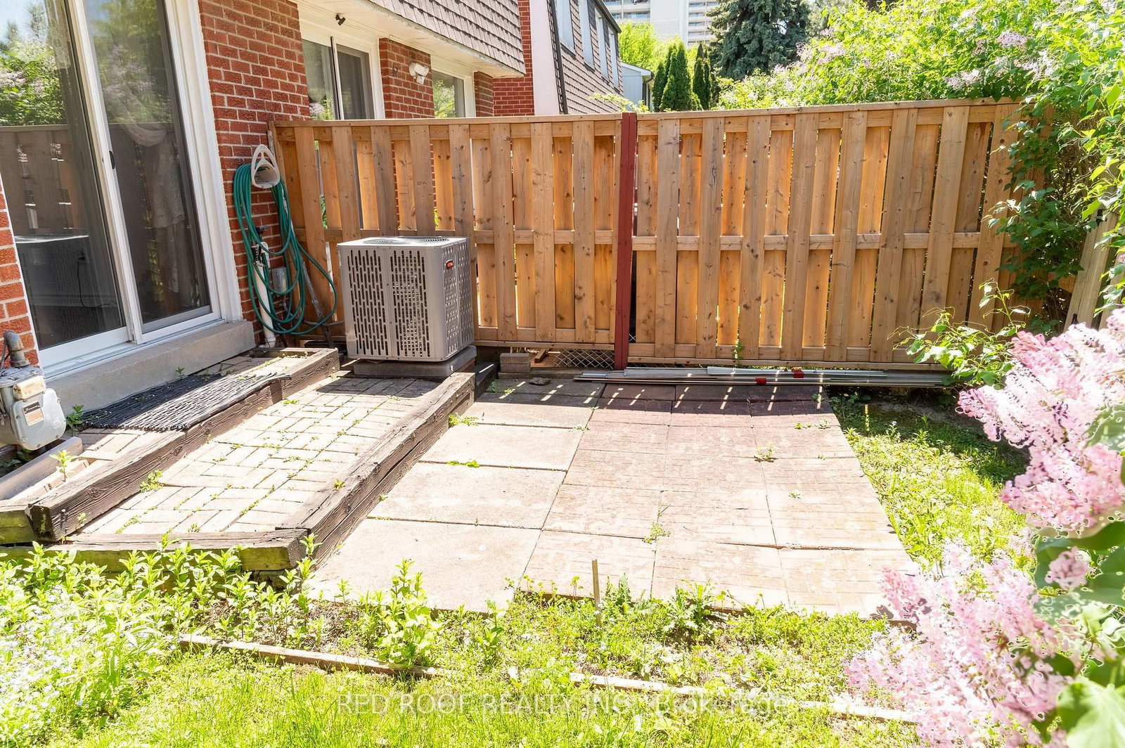 64 Farm Green Way • Toronto, ON photo 14