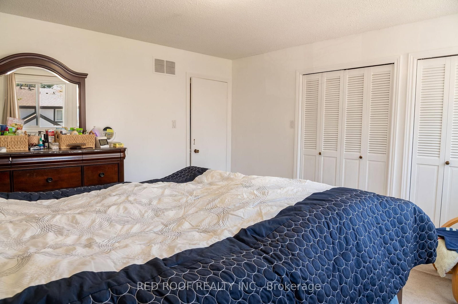 64 Farm Green Way • Toronto, ON photo 8