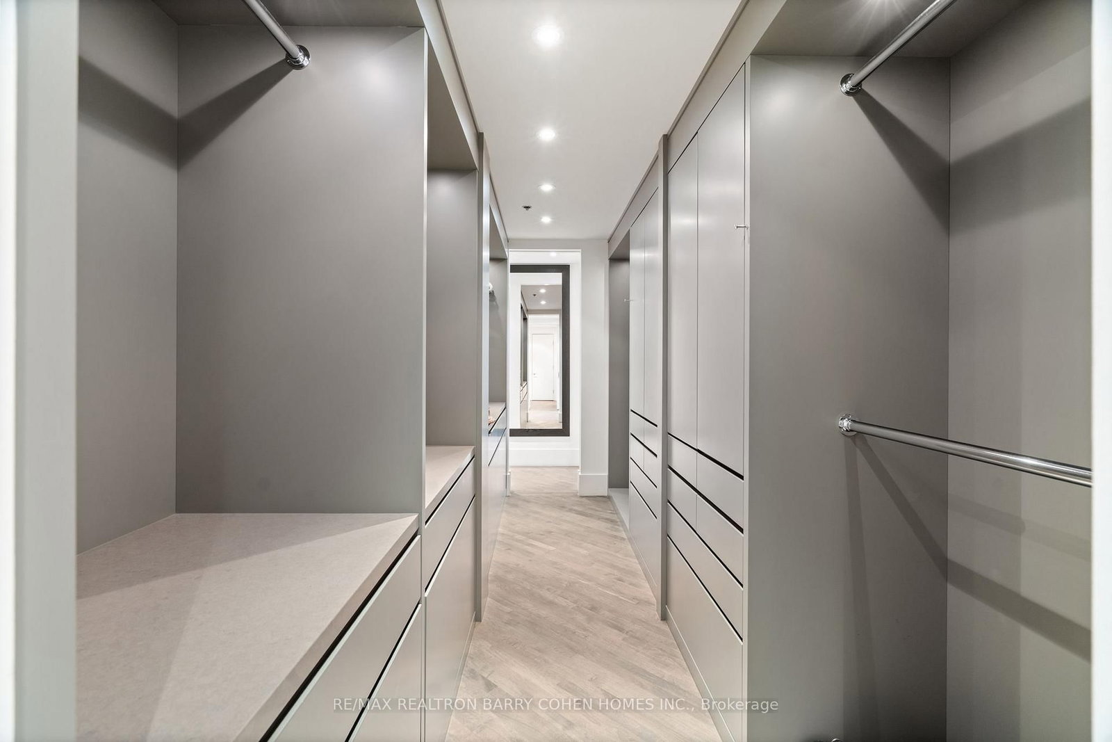 468 Wellington Street W, Unit 300 - Photo 18