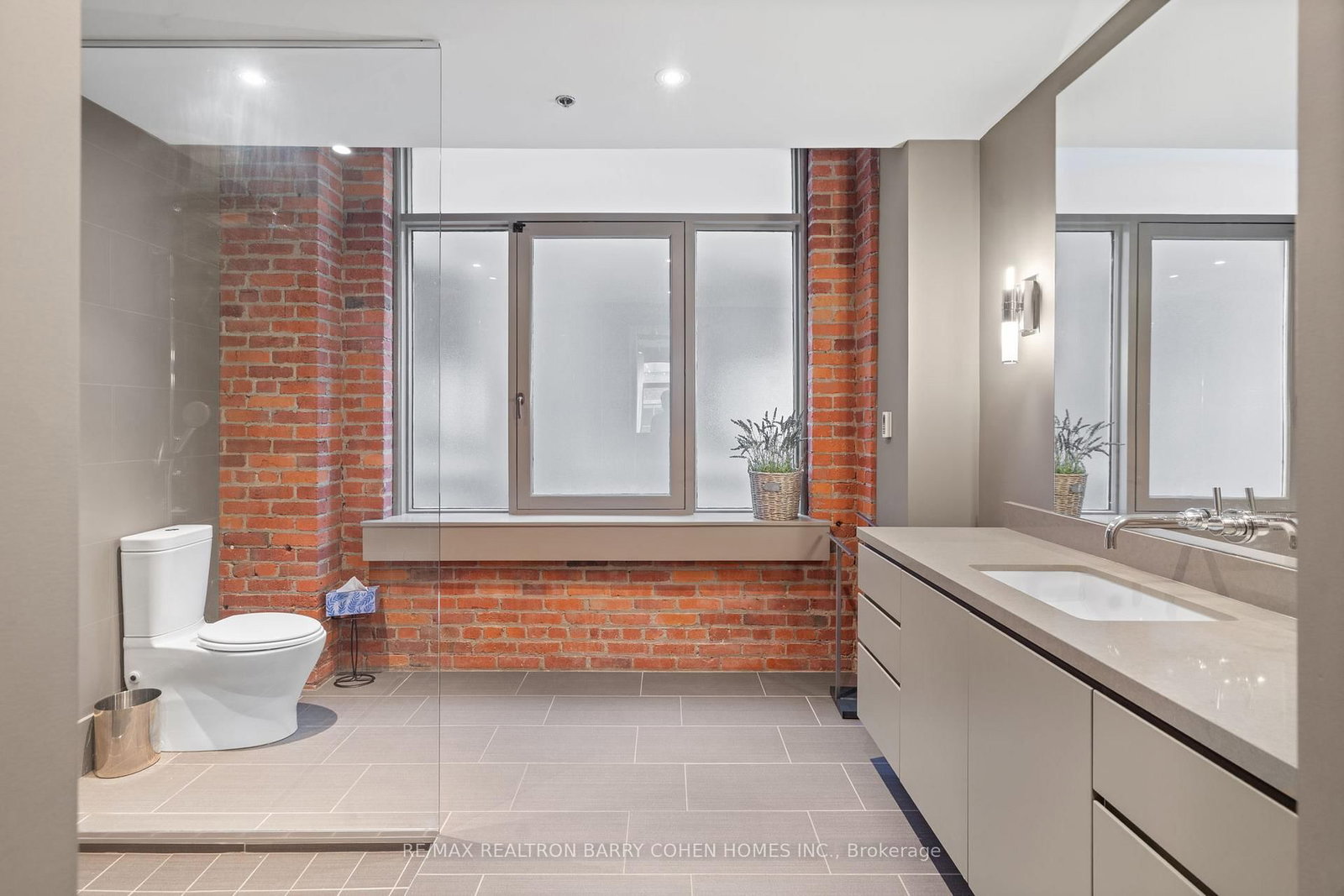 468 Wellington Street W, Unit 300 - Photo 25