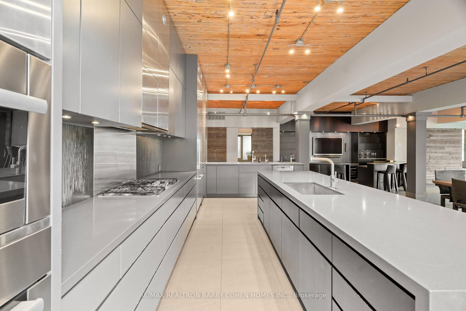 468 Wellington Street W, Unit 300 - Photo 9