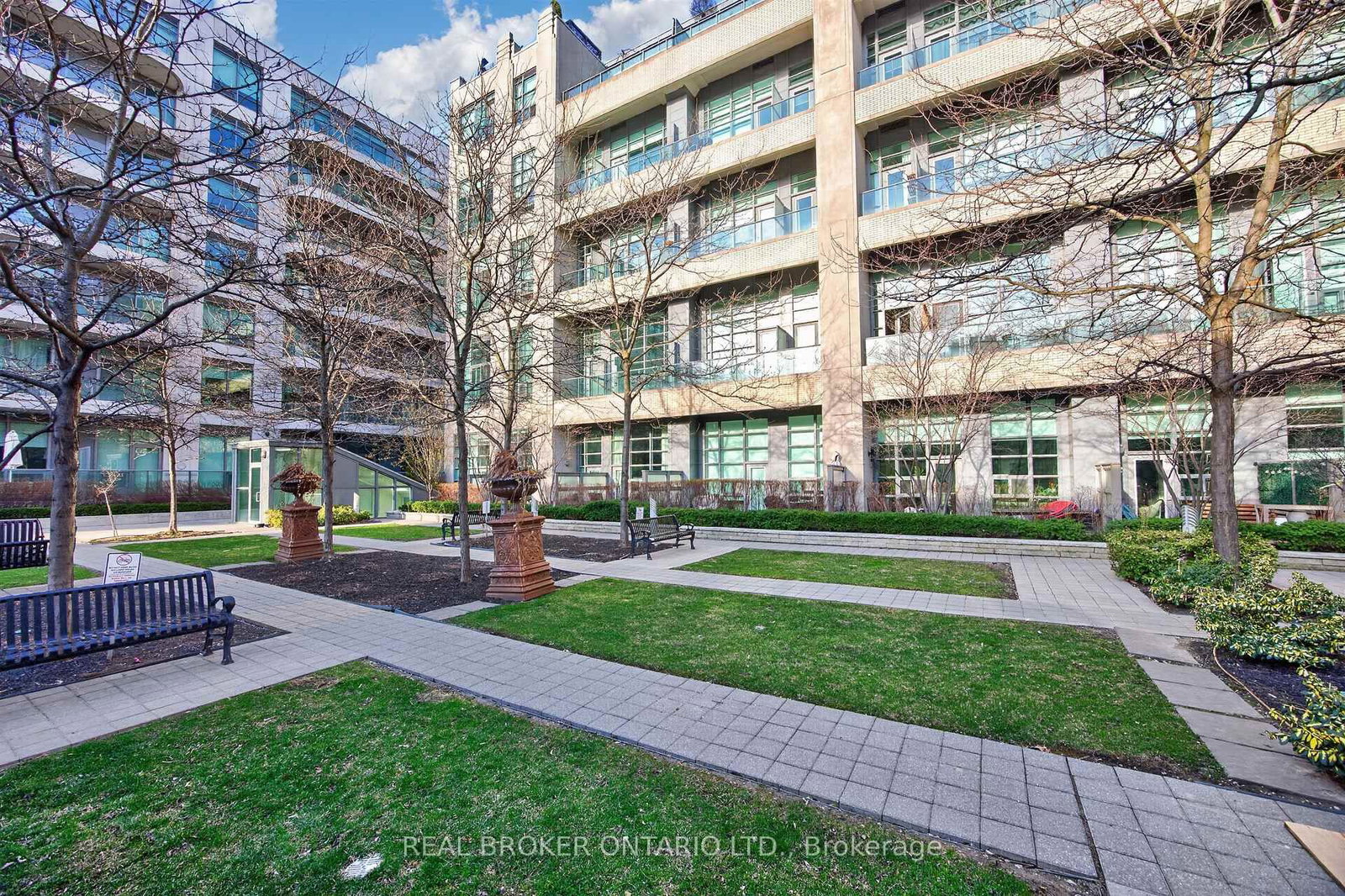 380 Macpherson Avenue • #209 • Toronto, ON photo 39