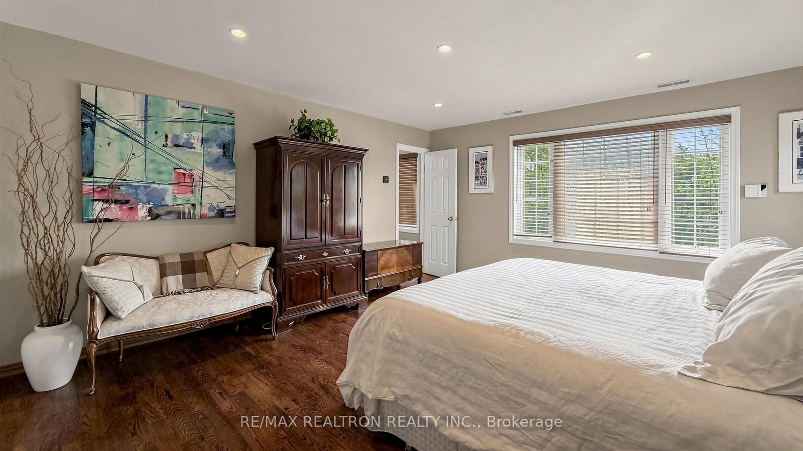 239 Sandringham Drive • Toronto, ON photo 19