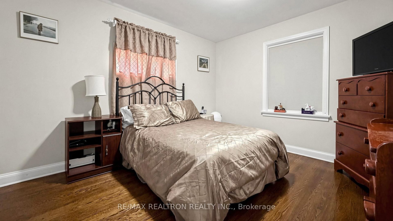 239 Sandringham Drive • Toronto, ON photo 23