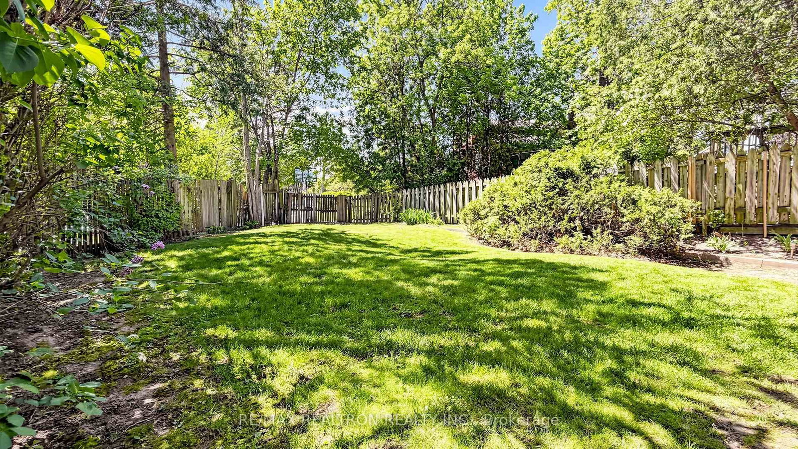 239 Sandringham Drive • Toronto, ON photo 39