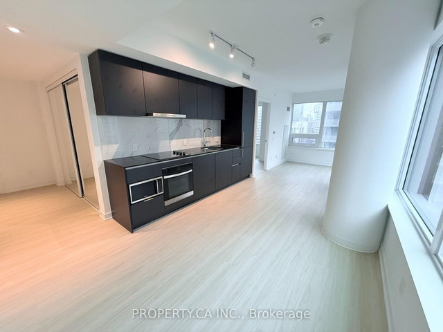 1916 - 8 Wellesley Street W