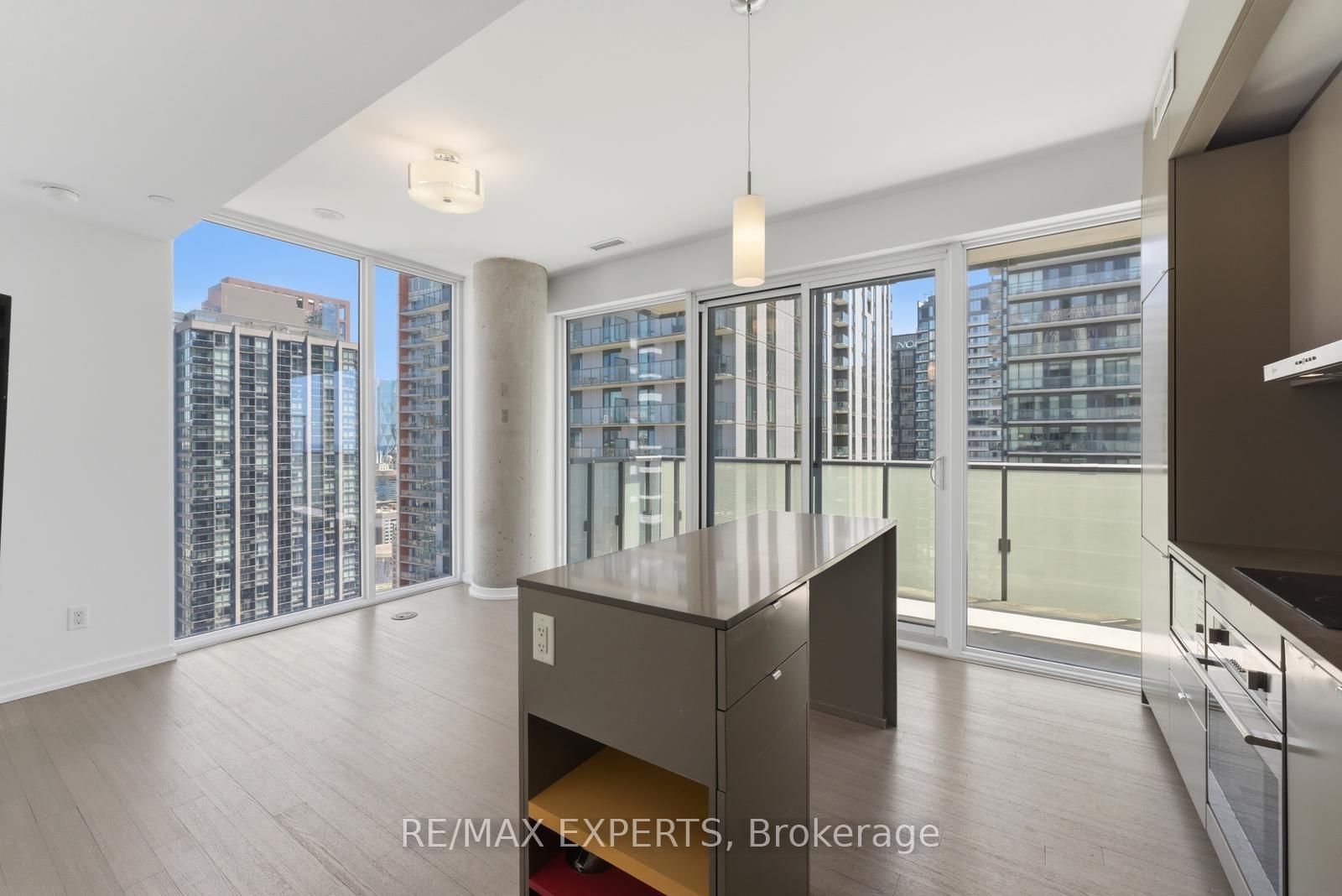 101 Peter Street, Unit 3606