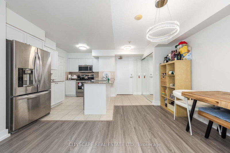 5940 Yonge Toronto,ON M2M 4M6 — Photo 8
