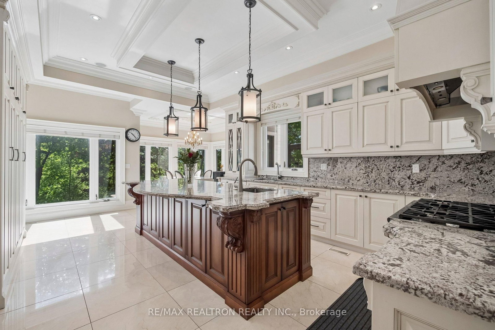 59 Hi Mount Drive • Toronto, ON photo 12