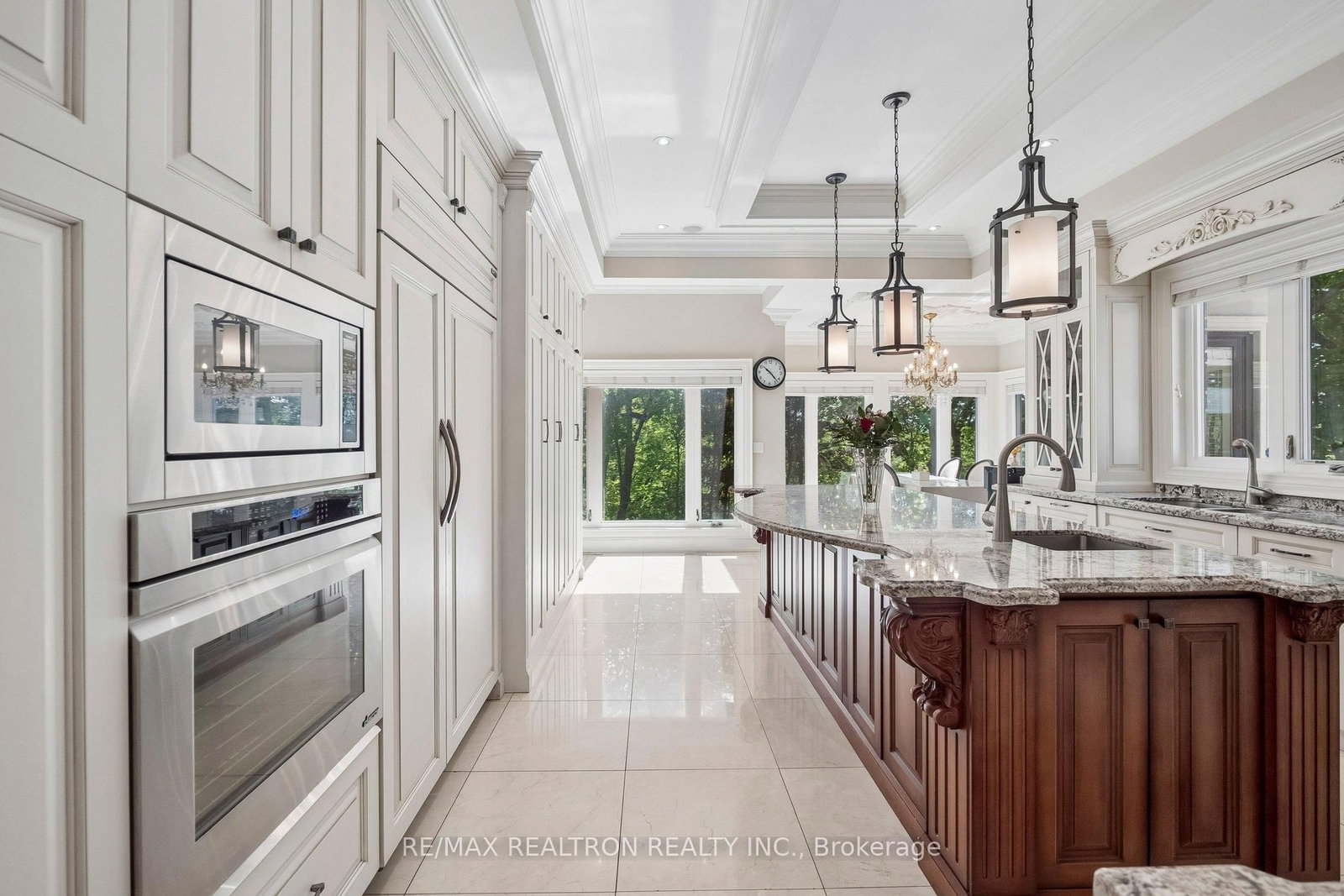 59 Hi Mount Drive • Toronto, ON photo 13
