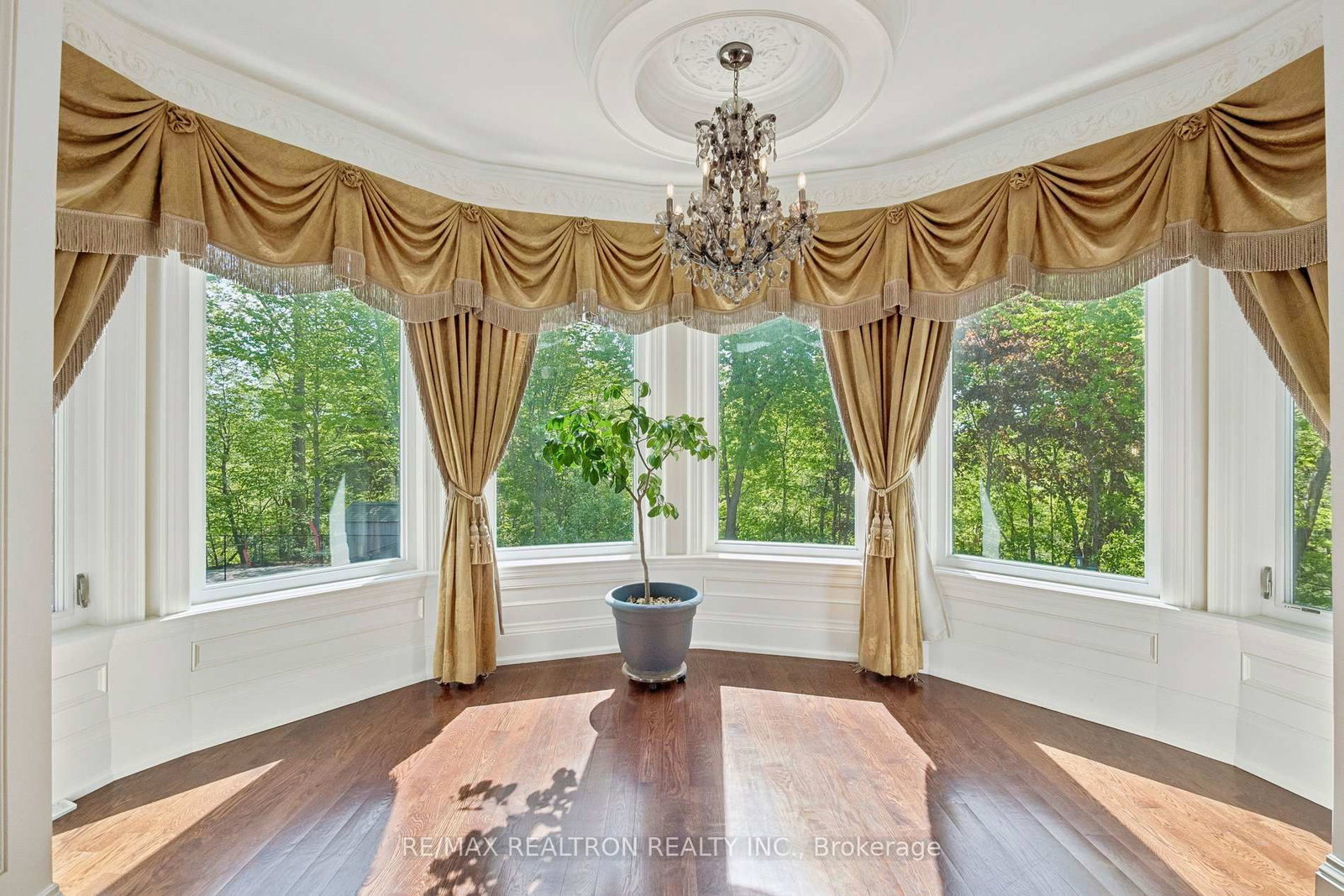 59 Hi Mount Drive • Toronto, ON photo 20