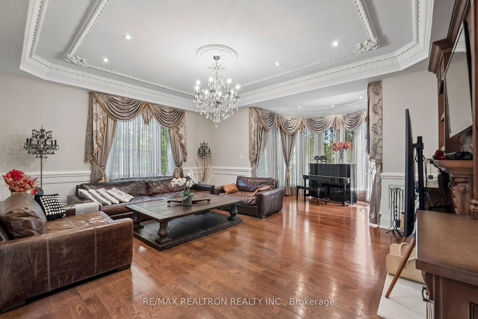 59 Hi Mount Drive • Toronto, ON photo 6