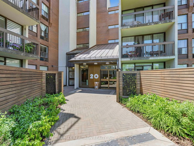 215 - 20 Fashion Roseway