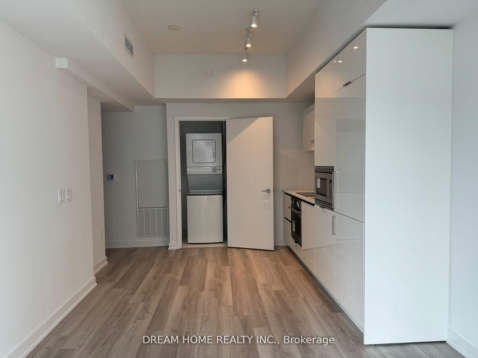 238 Simcoe Street, Unit 1807 - Photo 5