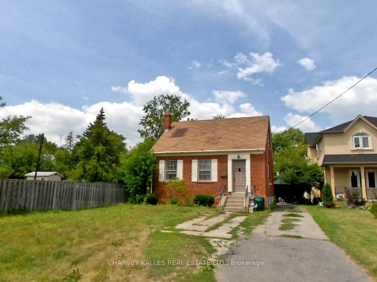 112 Allingham Gardens, Toronto, ON