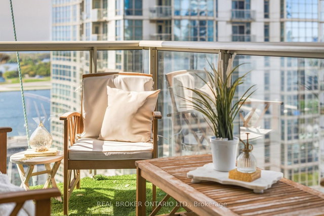 3812 - 10 Navy Wharf Court
