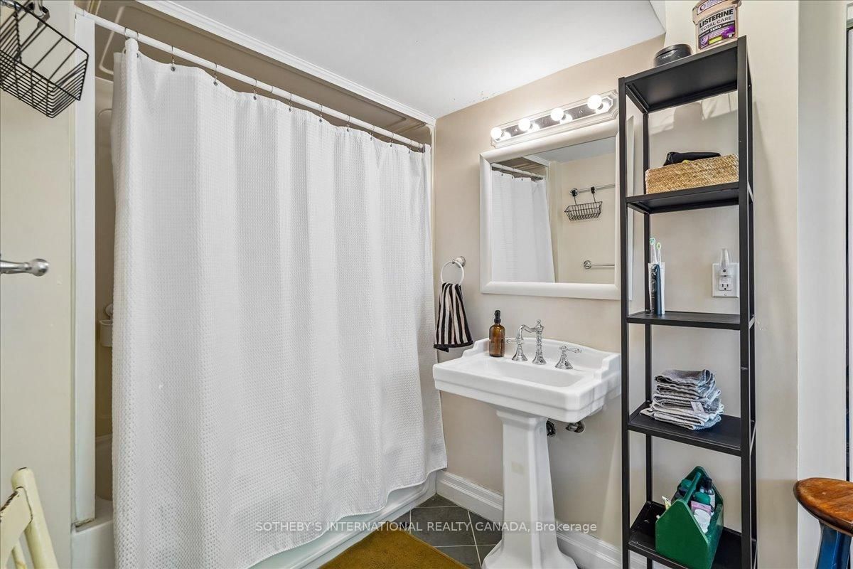 161 Winchester Street • Toronto, ON photo 26